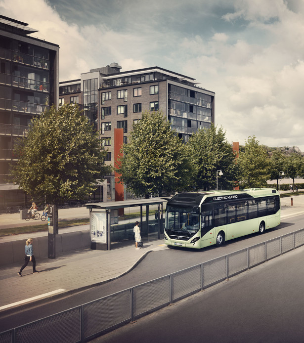 Volvo_7900_Electric_Hybrid_Bus_stop_2014_01_crop