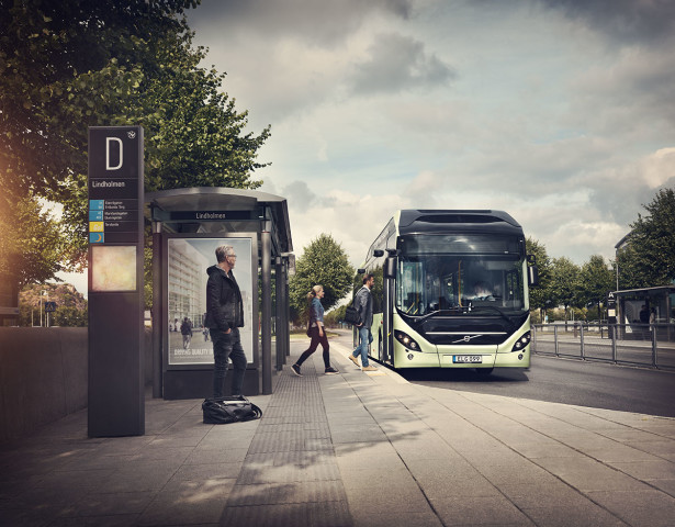 Volvo_7900_Electric_Hybrid_Bus_stop_2014_02
