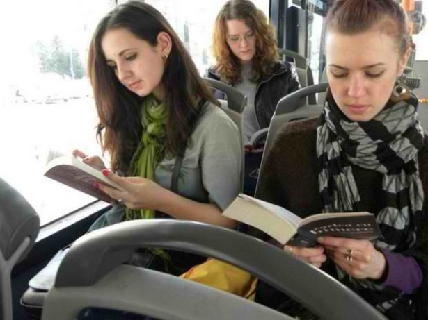 books_on_bus_cluj1