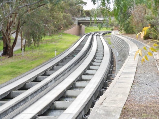 adelaide5_O-Bahn - Adelaide_(Source Flickr - Michael Coghlan)