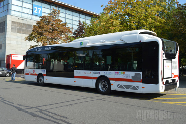 Iveco Urbanway Hybrid ZEV, jedan od autobusa na besplatnoj liniji na sajmištu