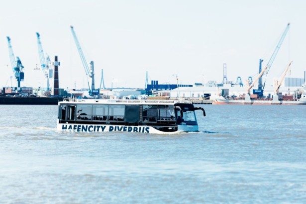 man_hafencity_riverbus2