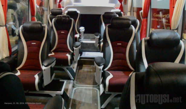 Unutrašnjost Setre S516HDH VIP.