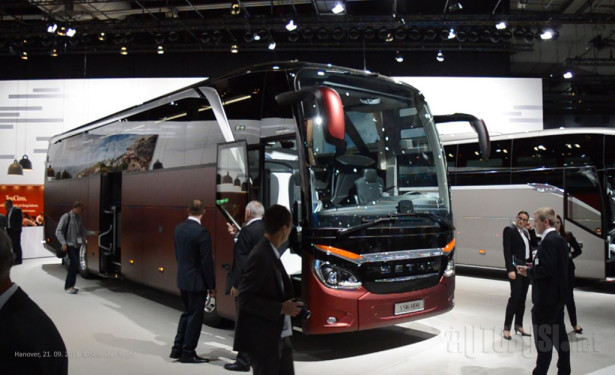 Setra S516HDH u VIP izvedbi sa 22 mesta.