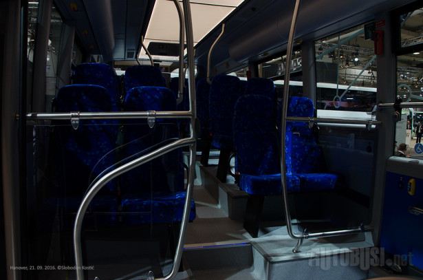 Niskoulazna Scania ima LED rasvetu kako spolja, tako i unutra