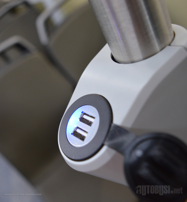 USB punjači na dohvat ruke za veći užitak u javnom prevozu.