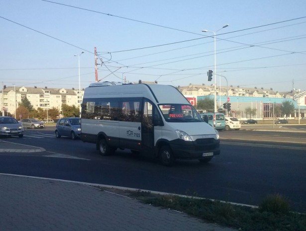 Jedan od 20 Iveco Daily na prevozu dece (©Miki, Autobusi.NET)