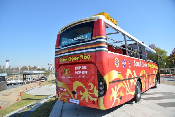 Autobus je dugačak 11,3 m, a širok je 2,5 m i pokreće ga motor od 290 KS