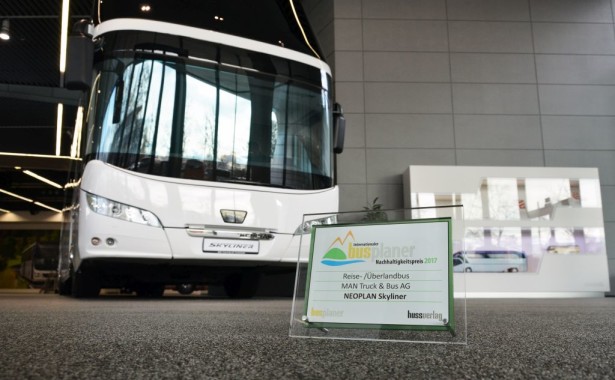 „Međunarodna Busplaner nagrada održivosti 2017“ za Neoplan Skyliner. ©MAN Truck & Bus