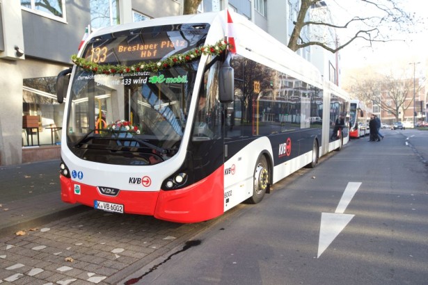 Svečano puštanje u rad potpuno električne autobuske linije u Kelnu © Jörg Heupel