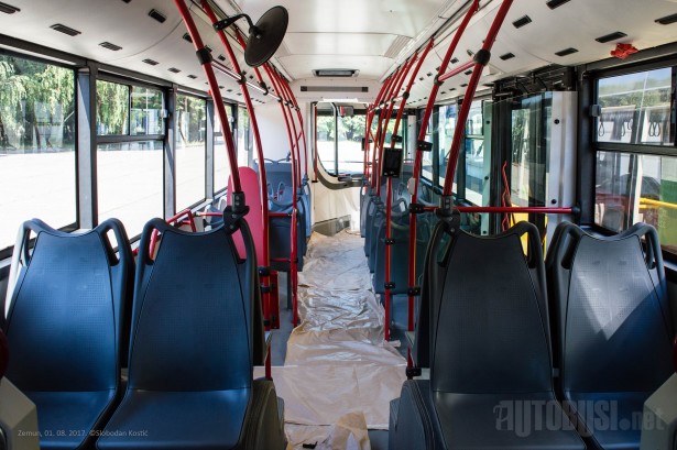 Vozilo poseduje 48 sedišta i prima ukupno 160 putnika. © Slobodan Kostić