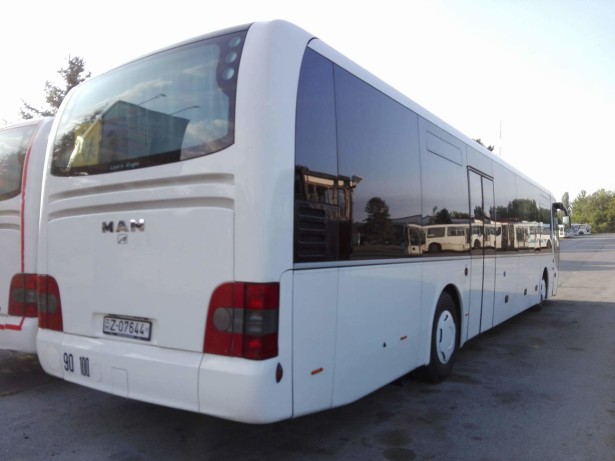 Autobus sa dvokrilnim vratima ispunjava EEV normu izduvnih gasova. © Srđan Šimičić