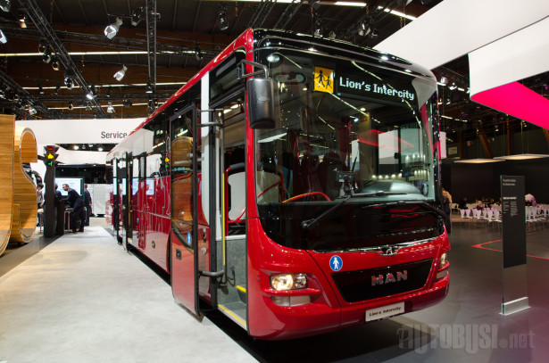 Prigradski autobus pikira na tržište školskog prevoza u Belgiji i Francuskoj.