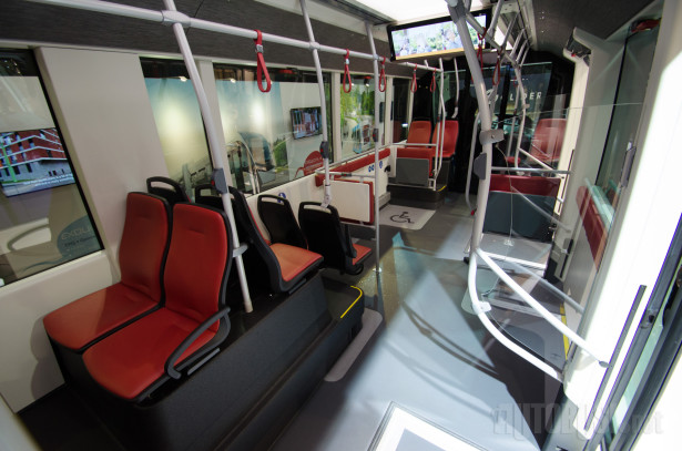 Dvozglobni trolejbus prima čak 180 putnika.