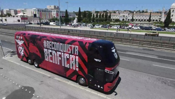Neoplan_Skyliner_Benfica_1