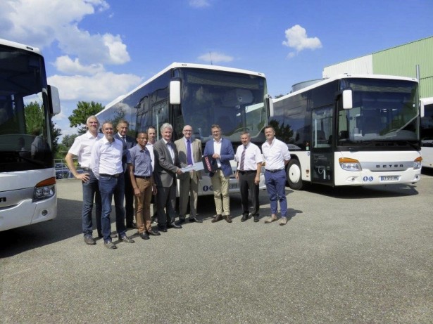 Das elsässische Busunternehmen LK Kunegel übernahm 17 Fahrzeuge des Typs S 415 L E business.  Bus company LK Kunegel from Alsace got seventeen new S 415 LE business buses.