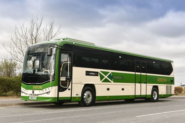 Plaxton_Panther_Lothian_VolvoB8R_1
