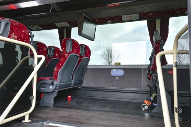Plaxton_Panther_Lothian_VolvoB8R_4