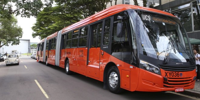 Prvi dvozglobni autobusi Scania u Brazilu