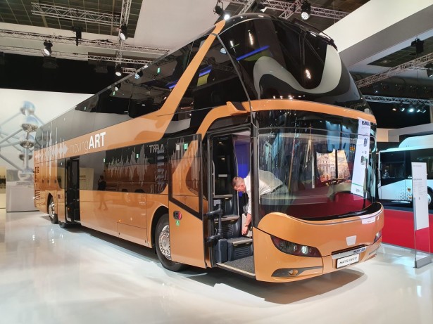 Neoplan Skyliner sa OptiView sistemom umesto klasičnih retrovizora Foto: Saša Conić